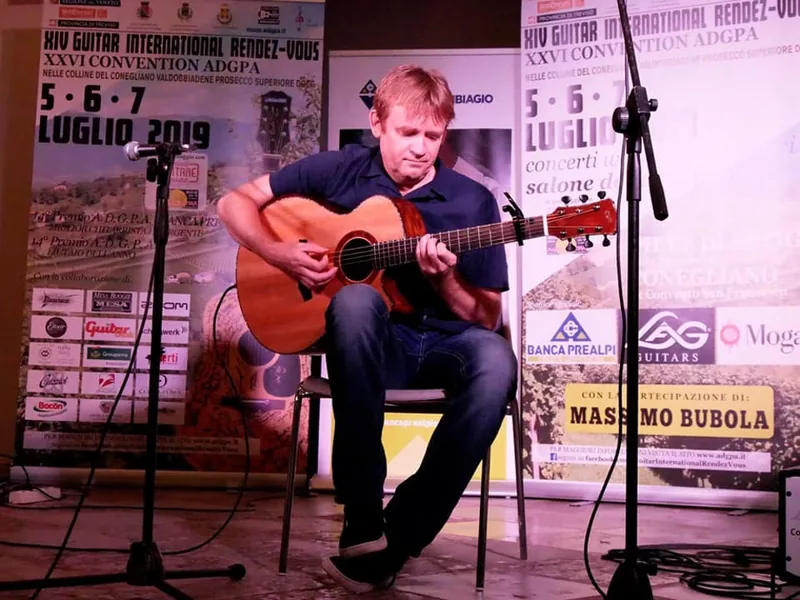 Simon Fox performing at the ADGPA guitar festival in Northern Italy